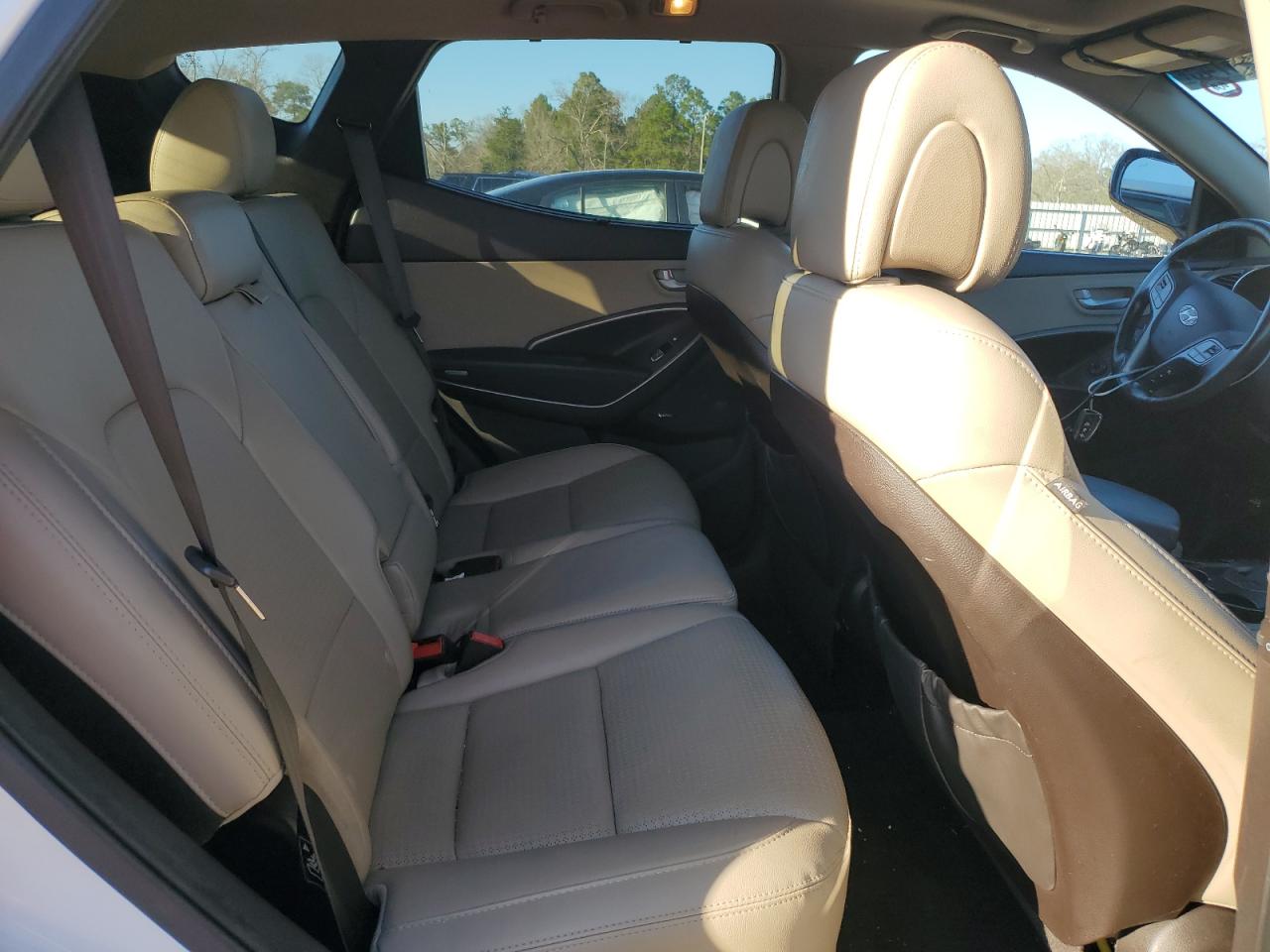 2015 Hyundai Santa Fe - Image 12