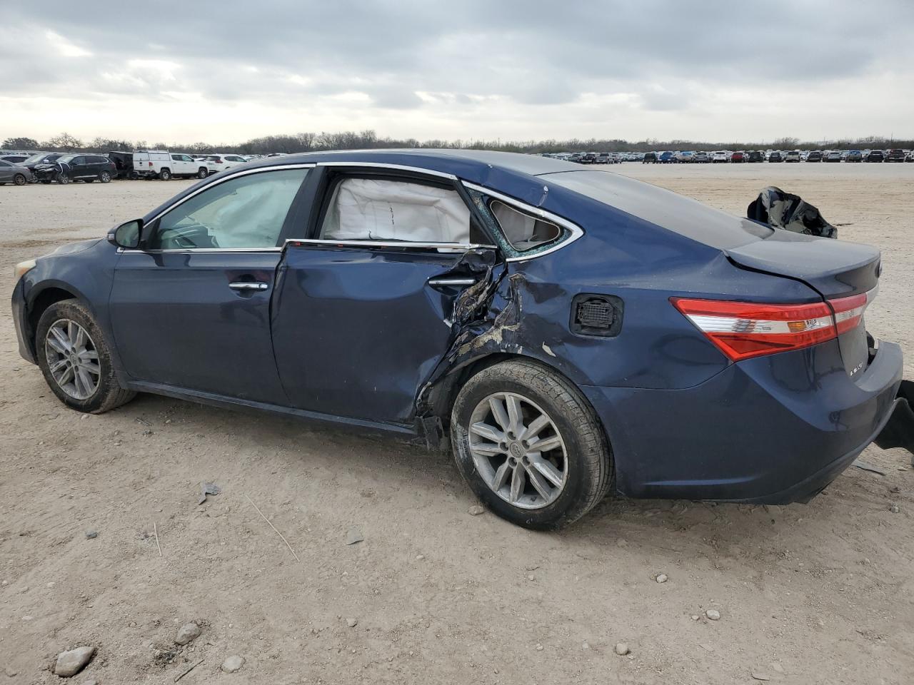 2014 Toyota Avalon - Image 2