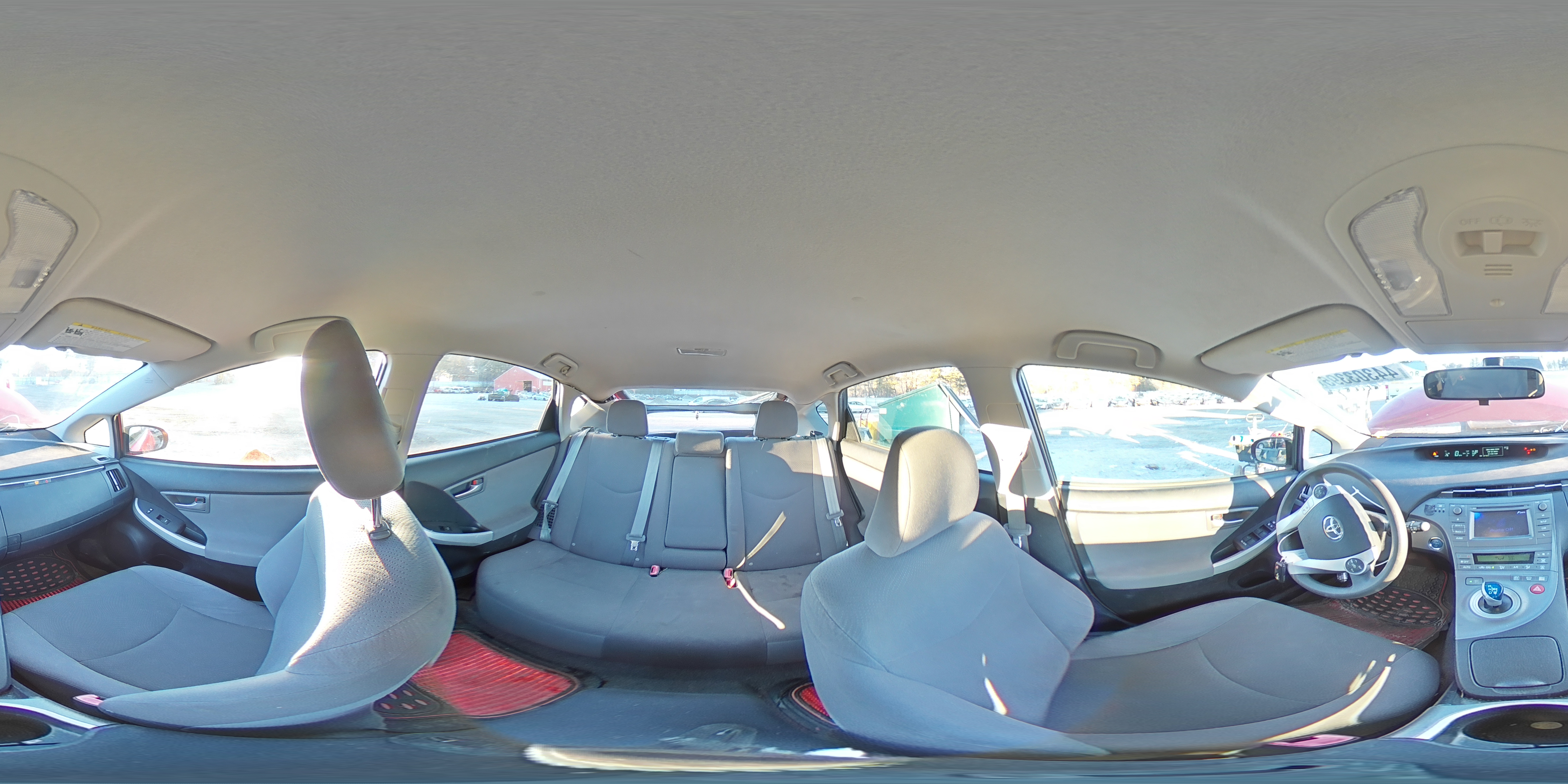 2013 Toyota Prius - Image 13