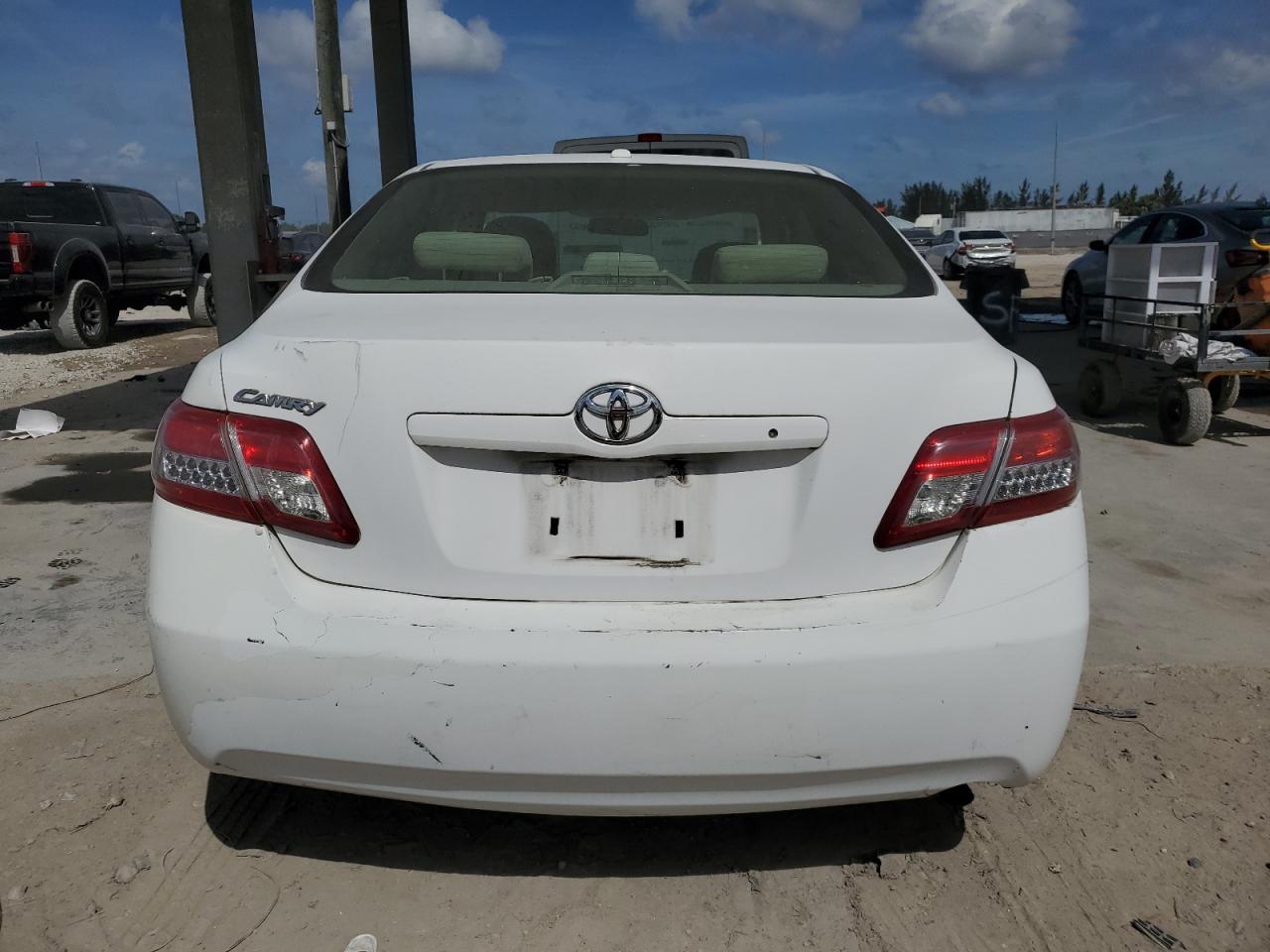 2010 Toyota Camry - Image 6