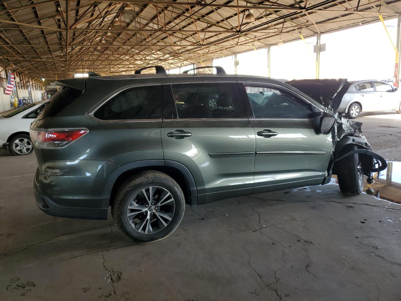 2016 Toyota Highlander - Image 3