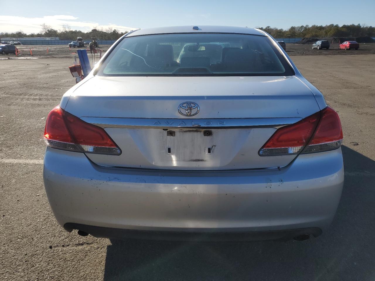 2011 Toyota Avalon - Image 6