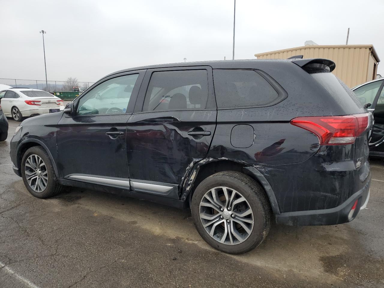 2017 Mitsubishi Outlander - Image 2