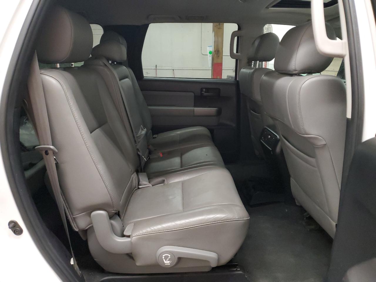 2013 Toyota Sequoia - Image 11