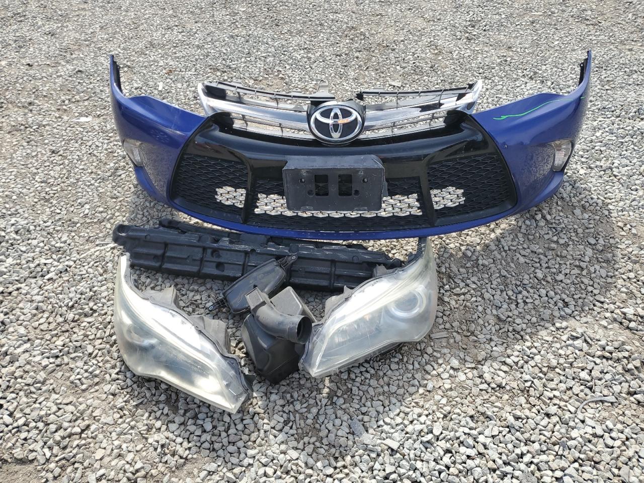 2015 Toyota Camry - Image 12