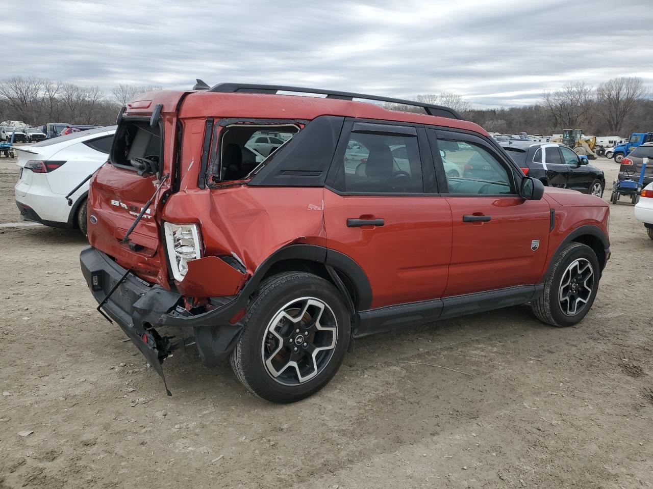 2023 Ford Bronco - Image 3