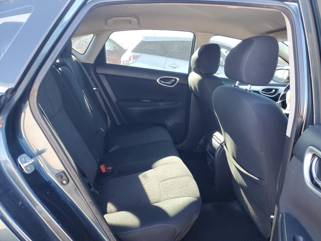2015 Nissan Sentra - Image 10