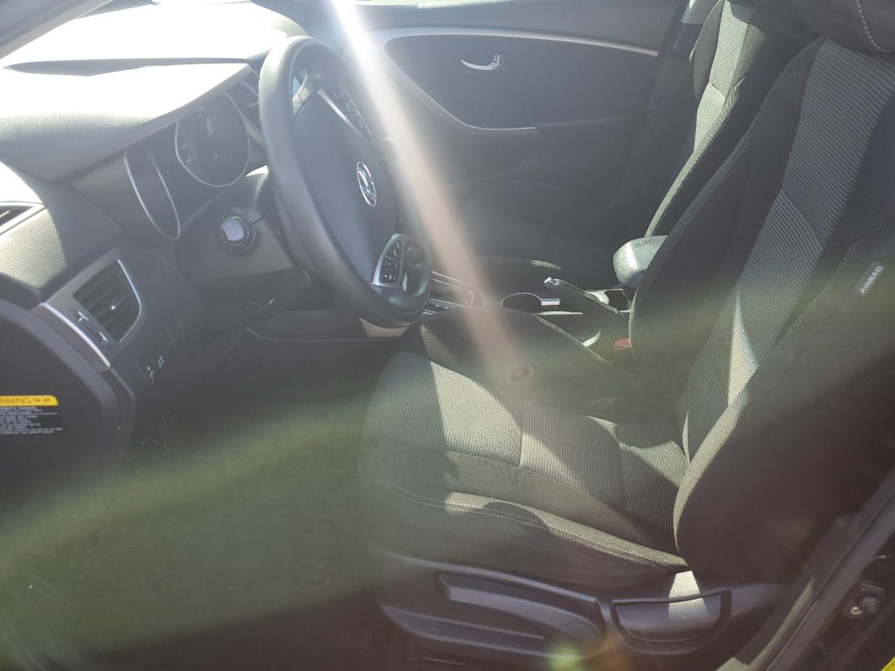 2013 Hyundai Elantra - Image 7