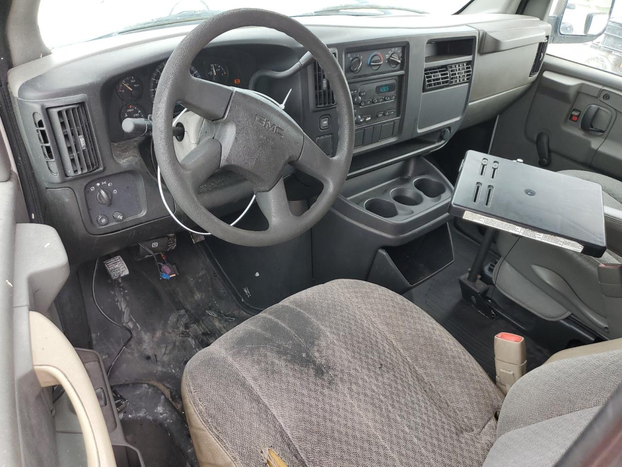 2007 GMC Savana - Image 8