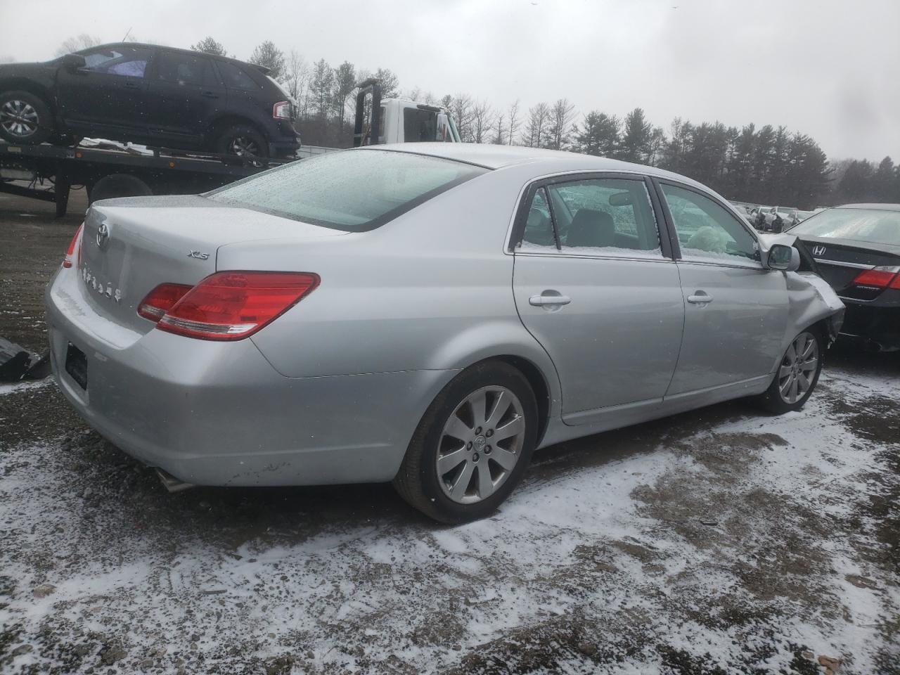 2005 Toyota Avalon - Image 3