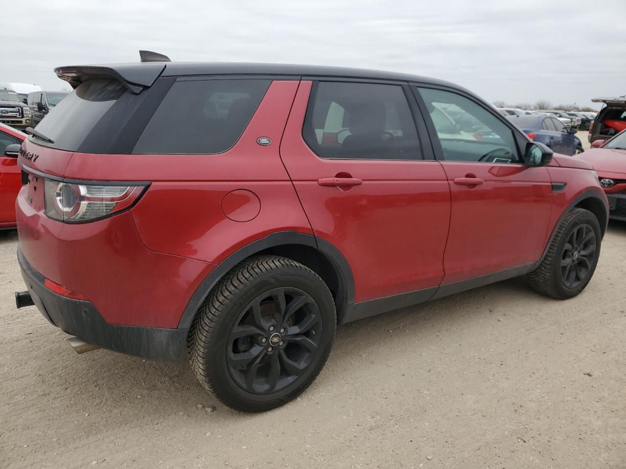 2017 Land Rover Discovery - Image 3