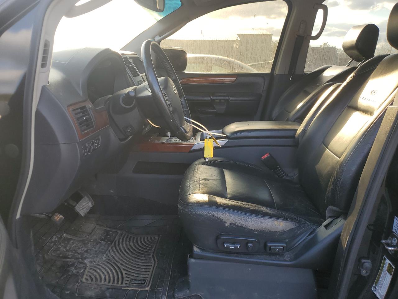 2010 Infiniti QX56 - Image 7