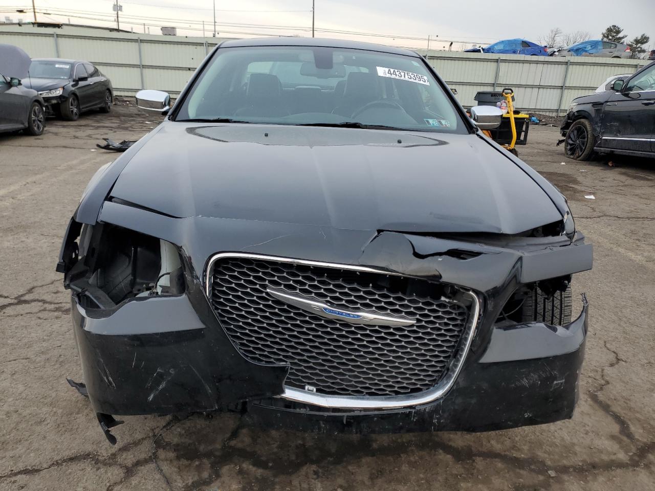 2017 Chrysler 300 - Image 5