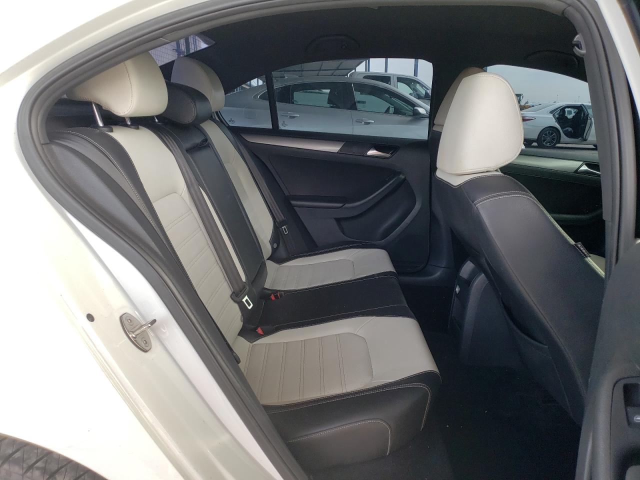 2016 Volkswagen Jetta - Image 10