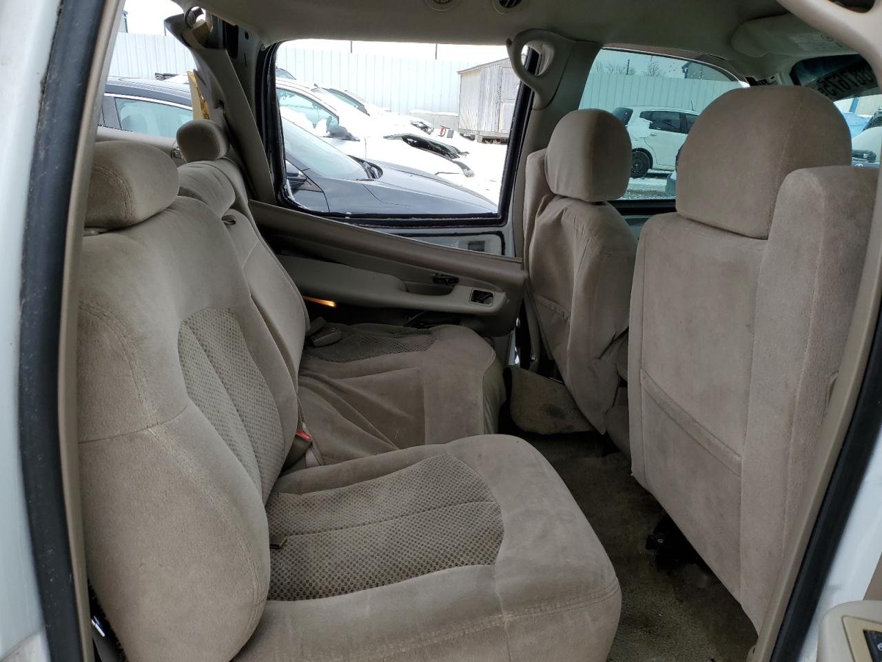 2002 Chevrolet Suburban - Image 11