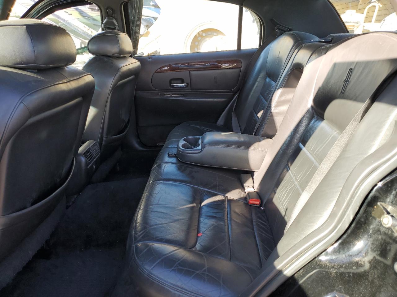 1999 Lincoln Town Car - Image 10