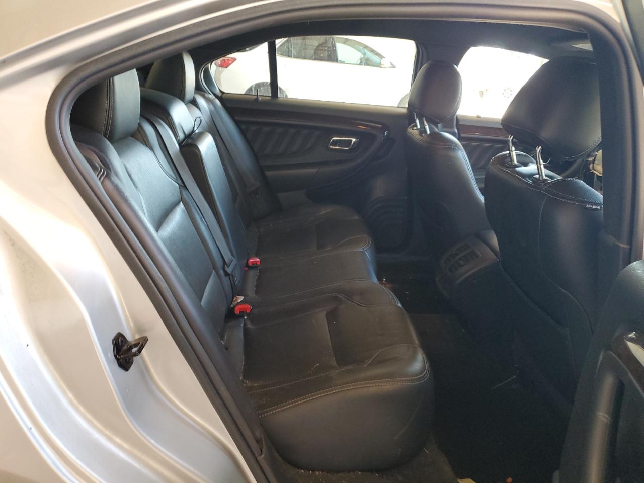 2014 Ford Taurus - Image 11