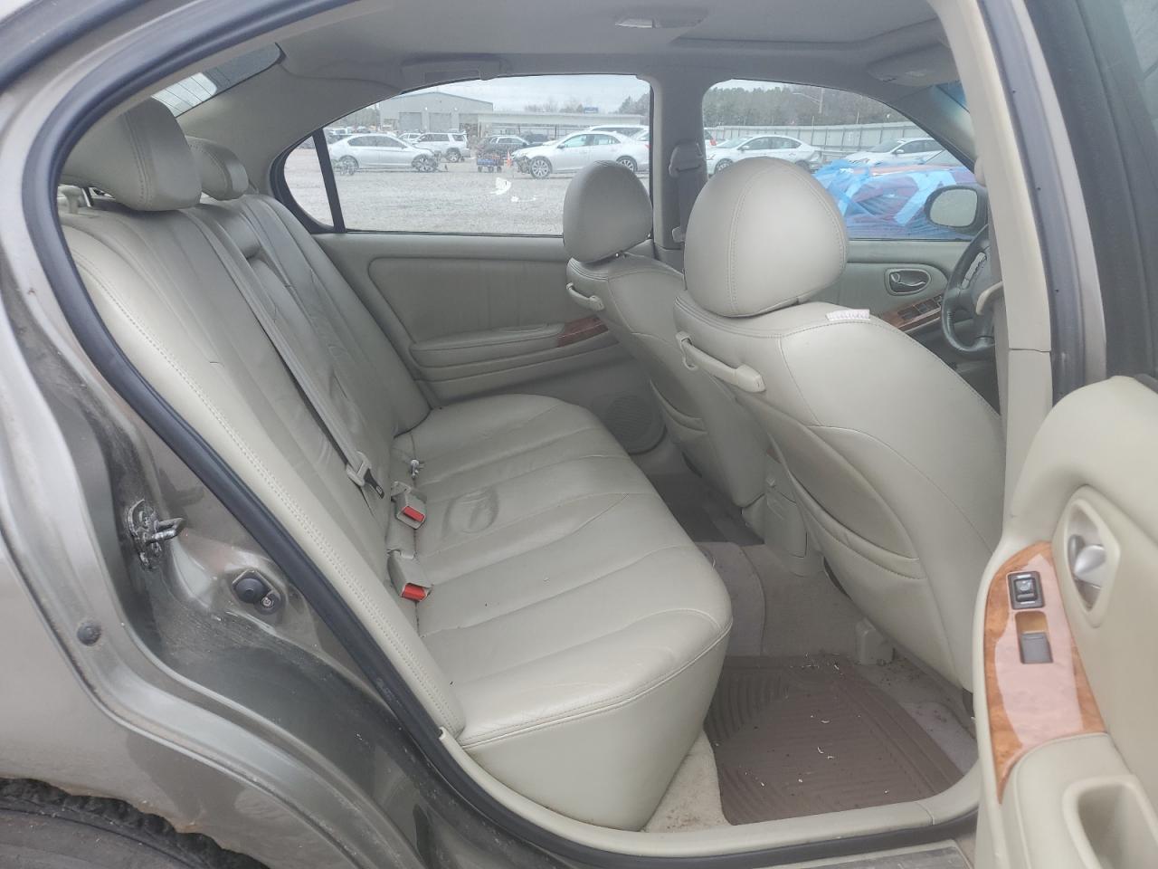 2002 Infiniti I - Image 10
