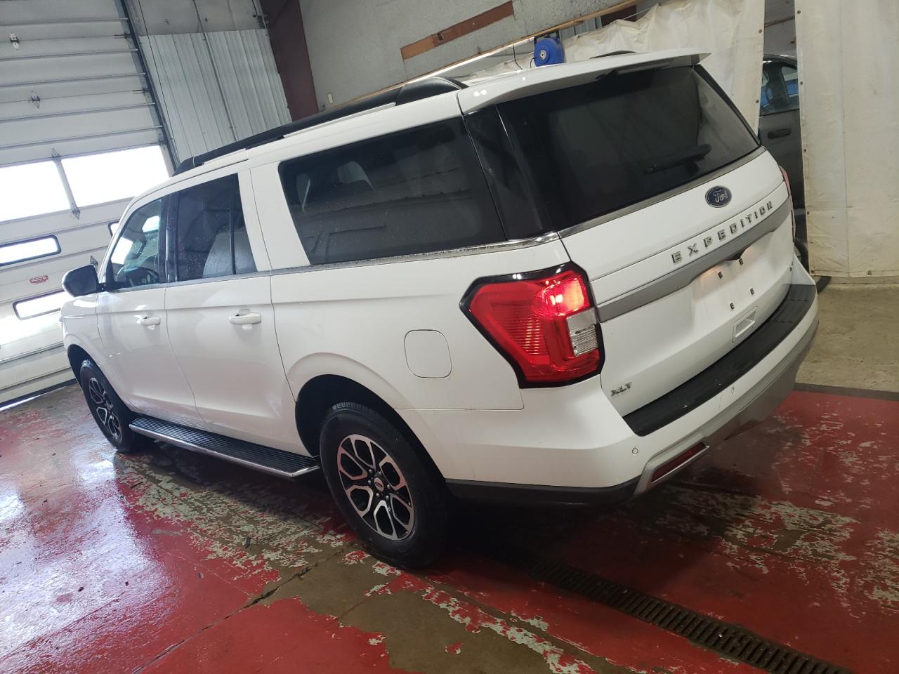 2023 Ford Expedition - Image 2