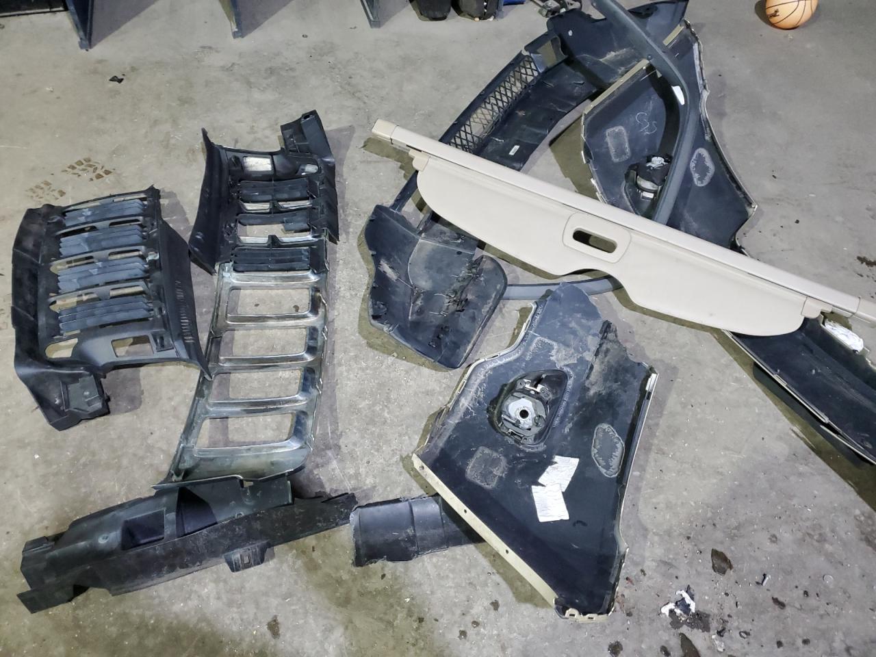 2011 Jeep Grand Cherokee - Image 13