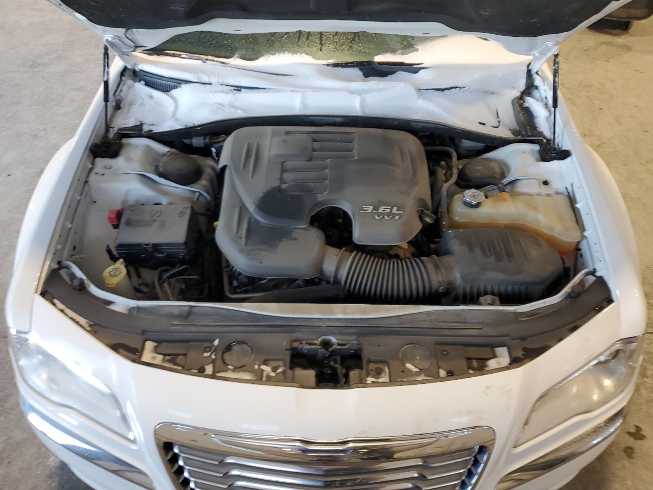 2014 Chrysler 300 - Image 13