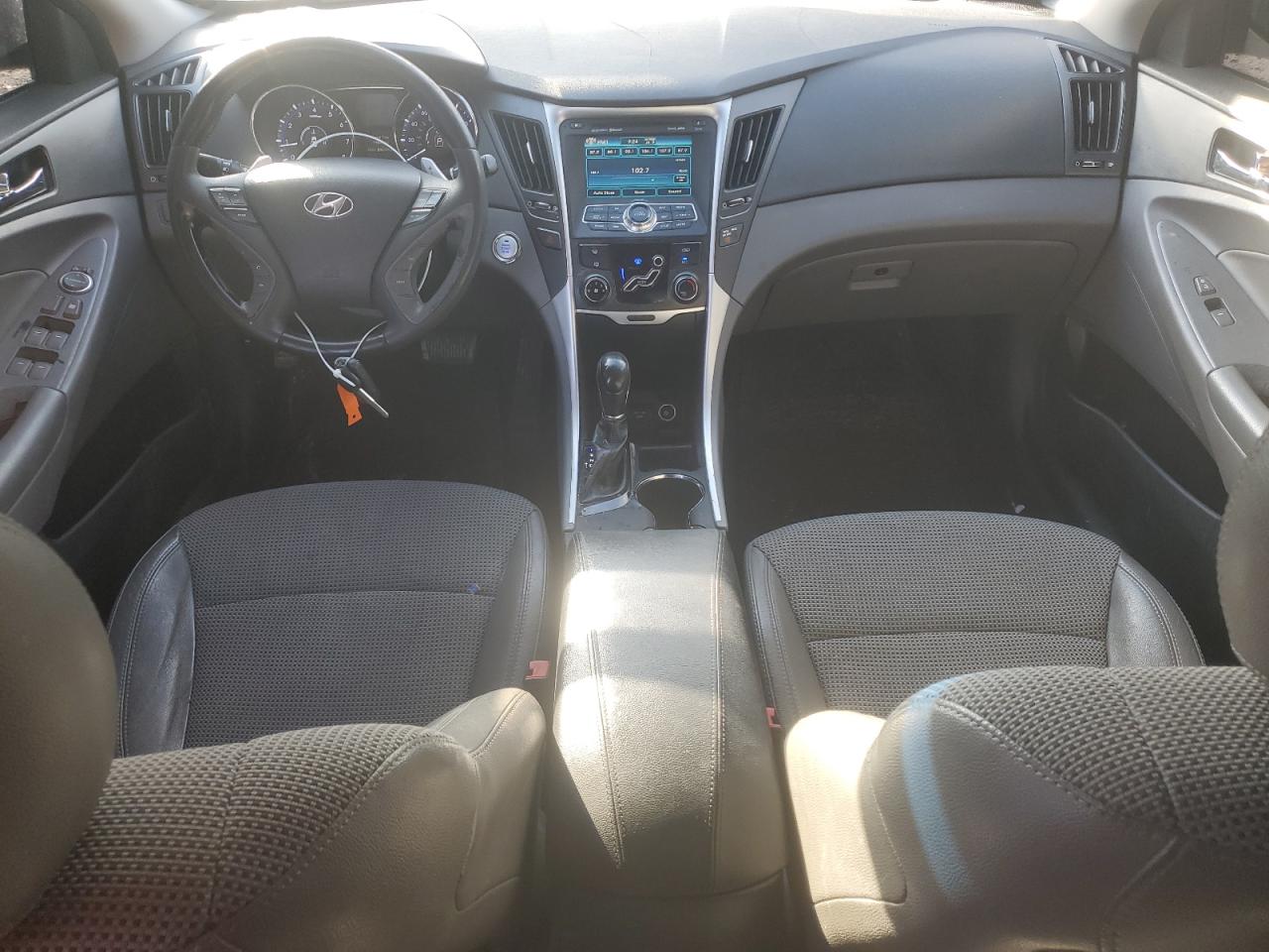 2011 Hyundai Sonata - Image 8