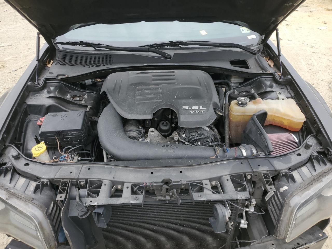 2014 Chrysler 300 - Image 11