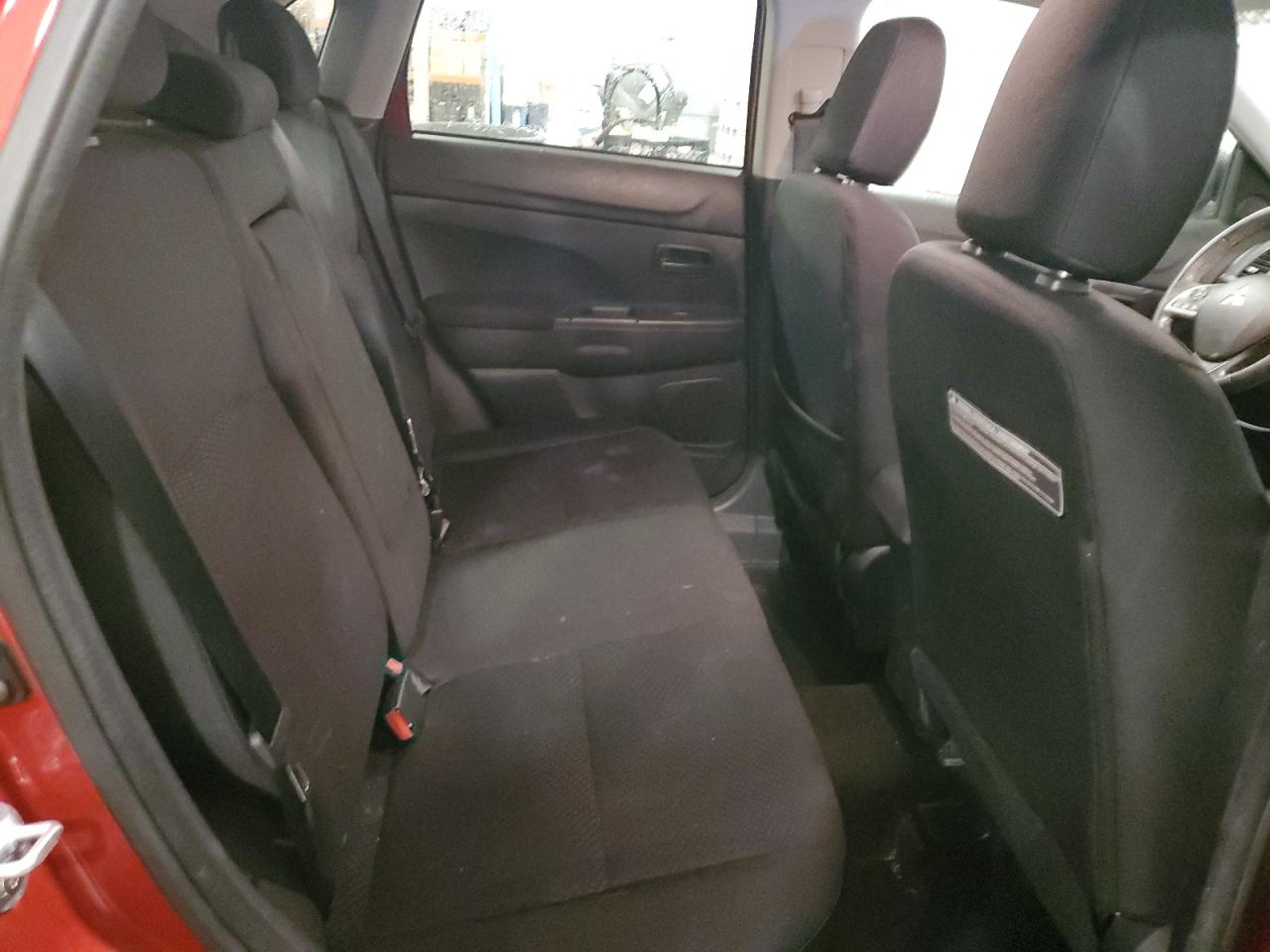 2015 Mitsubishi Outlander - Image 11