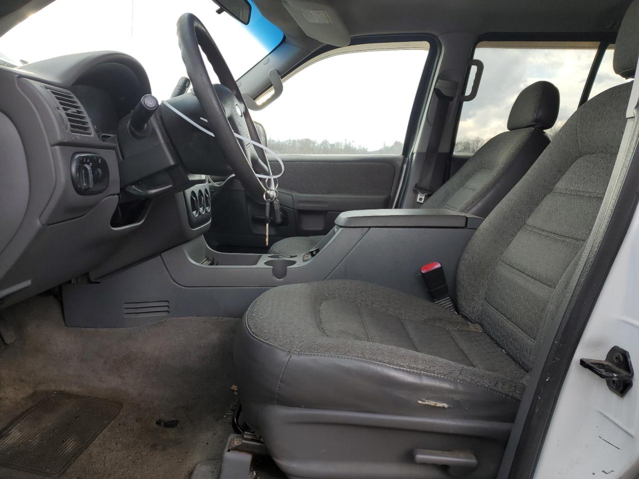 2003 Ford Explorer - Image 7