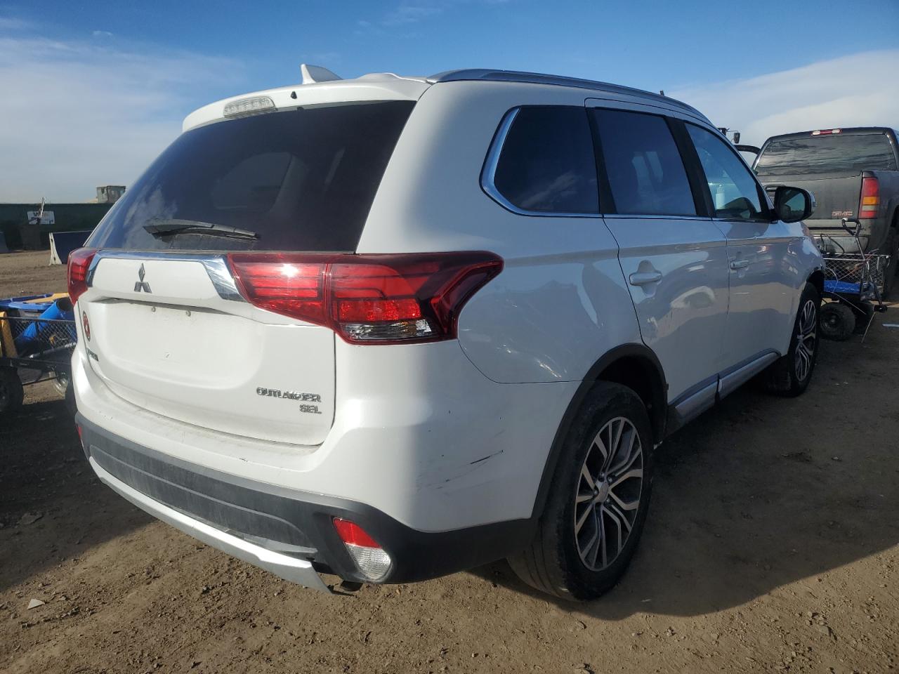 2017 Mitsubishi Outlander - Image 3