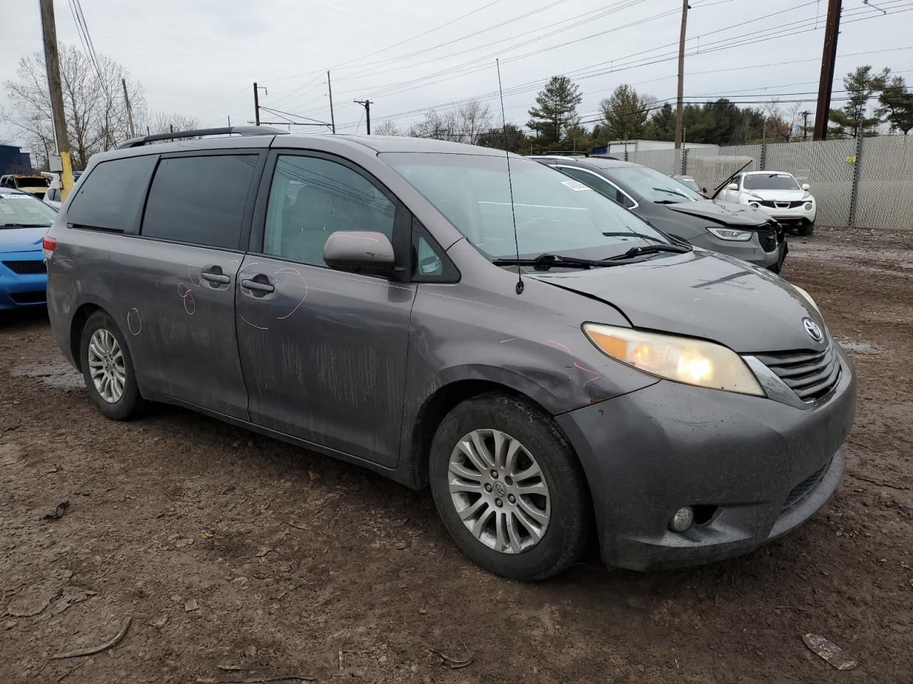 2013 Toyota Sienna - Image 4