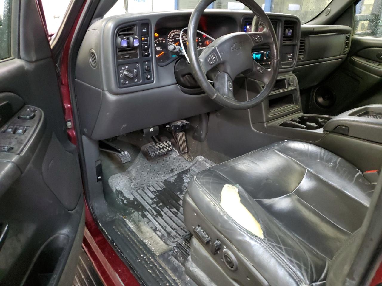 2004 Chevrolet Silverado - Image 8