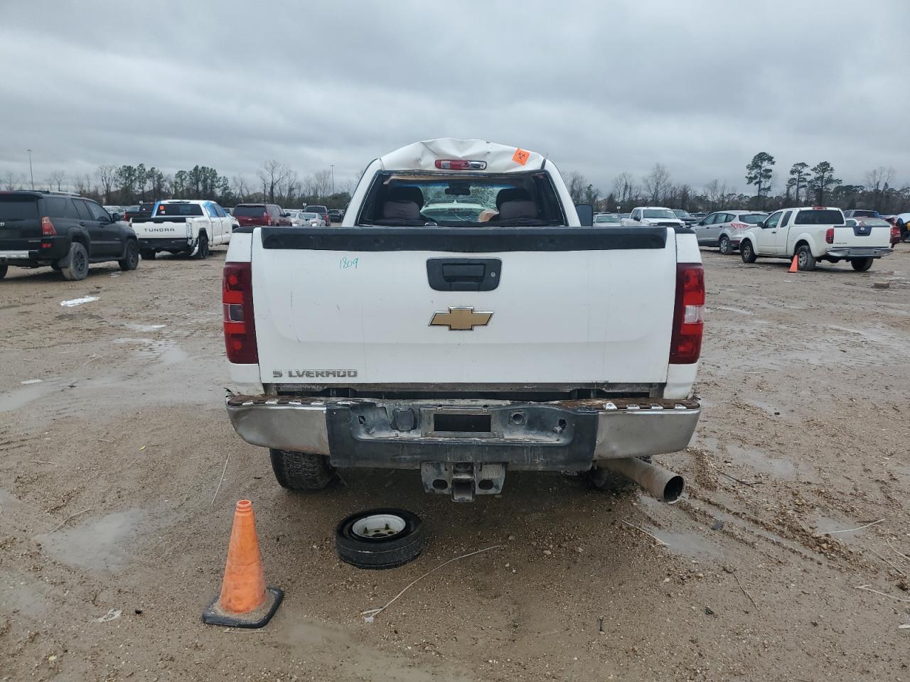 2011 Chevrolet Silverado - Image 6