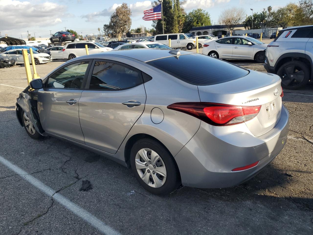 2016 Hyundai Elantra - Image 2