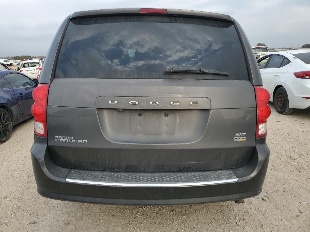 2019 Dodge Caravan - Image 6