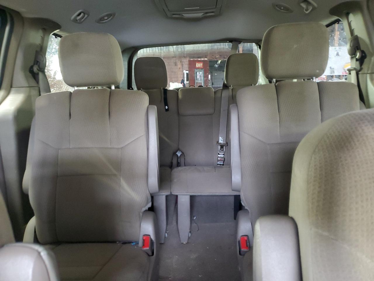 2013 Chrysler Town & Country - Image 10