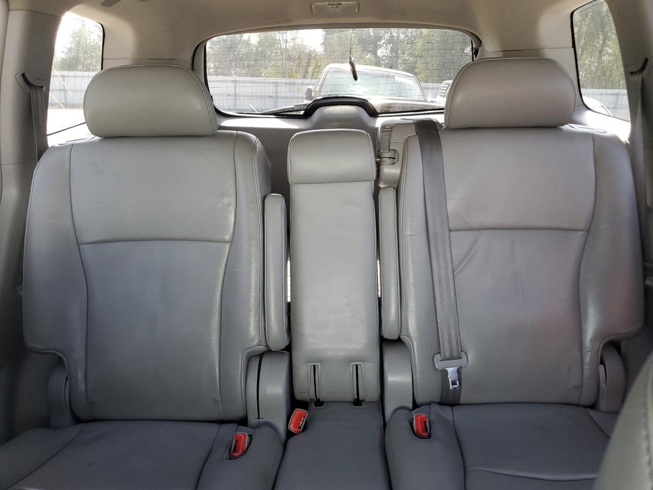 2010 Toyota Highlander - Image 10