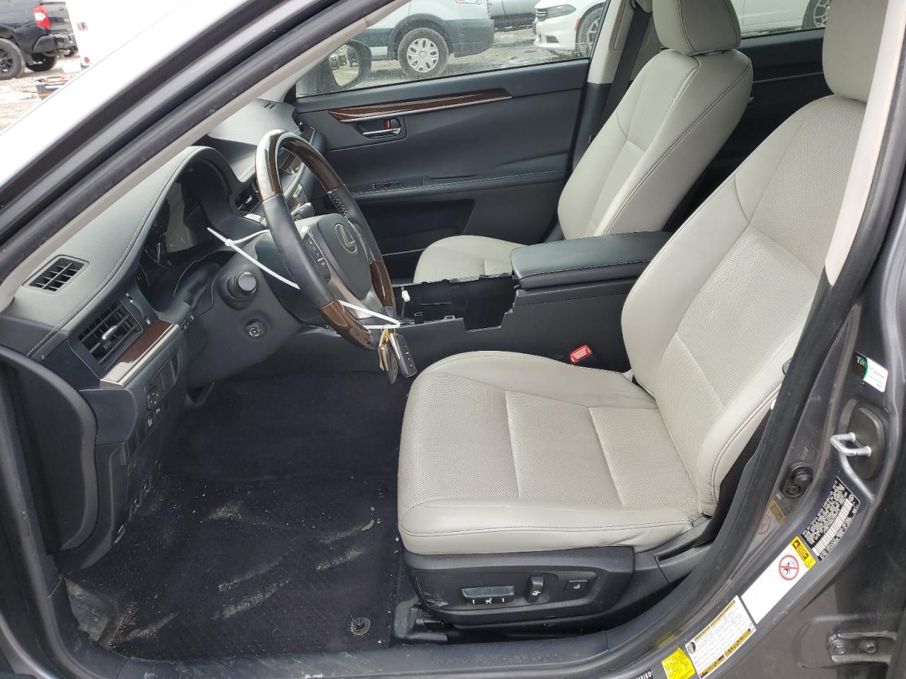 2014 Lexus ES - Image 7