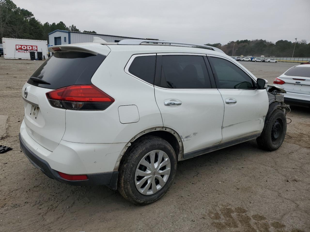 2017 Nissan Rogue - Image 3