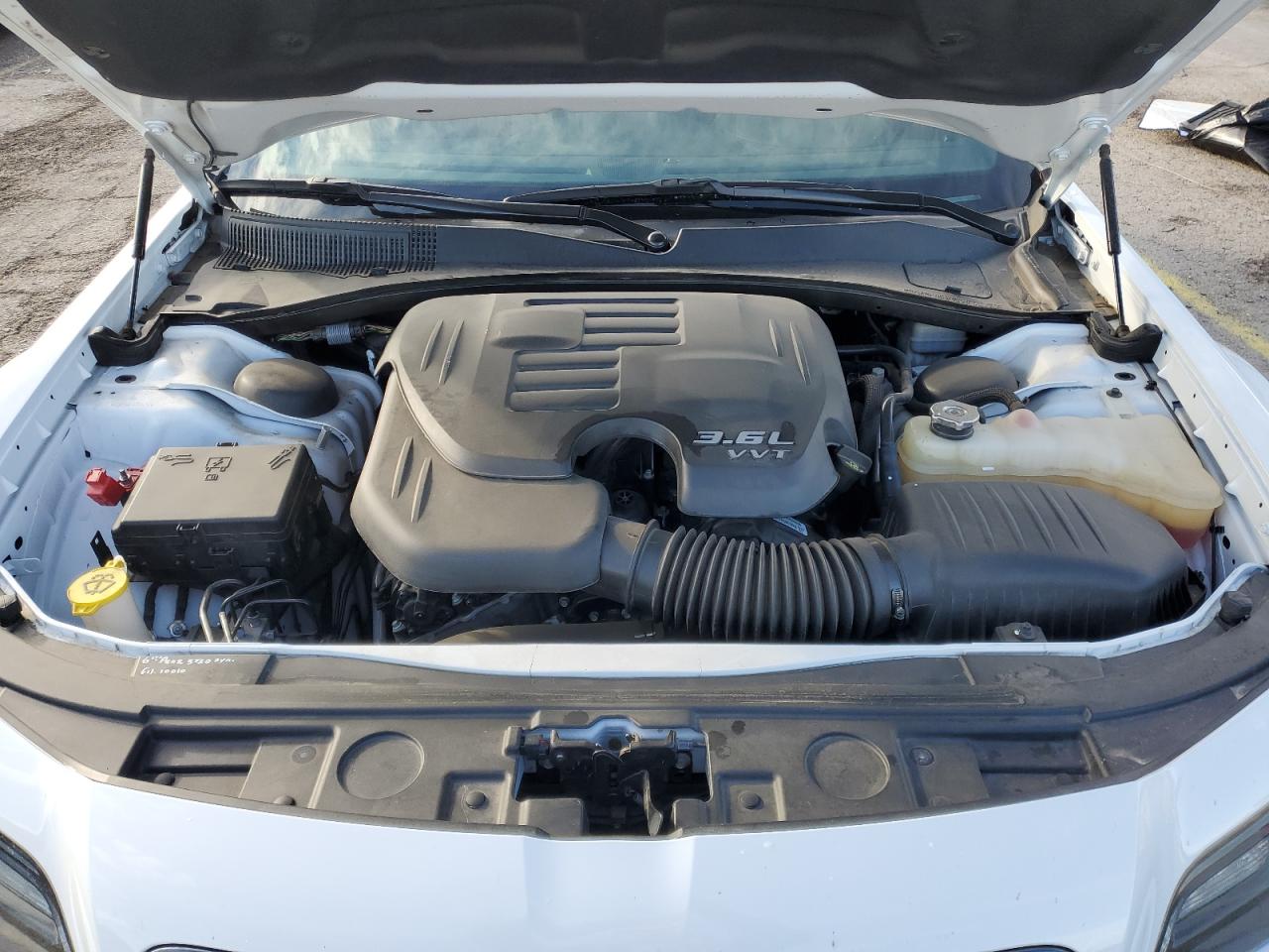 2014 Chrysler 300 - Image 11