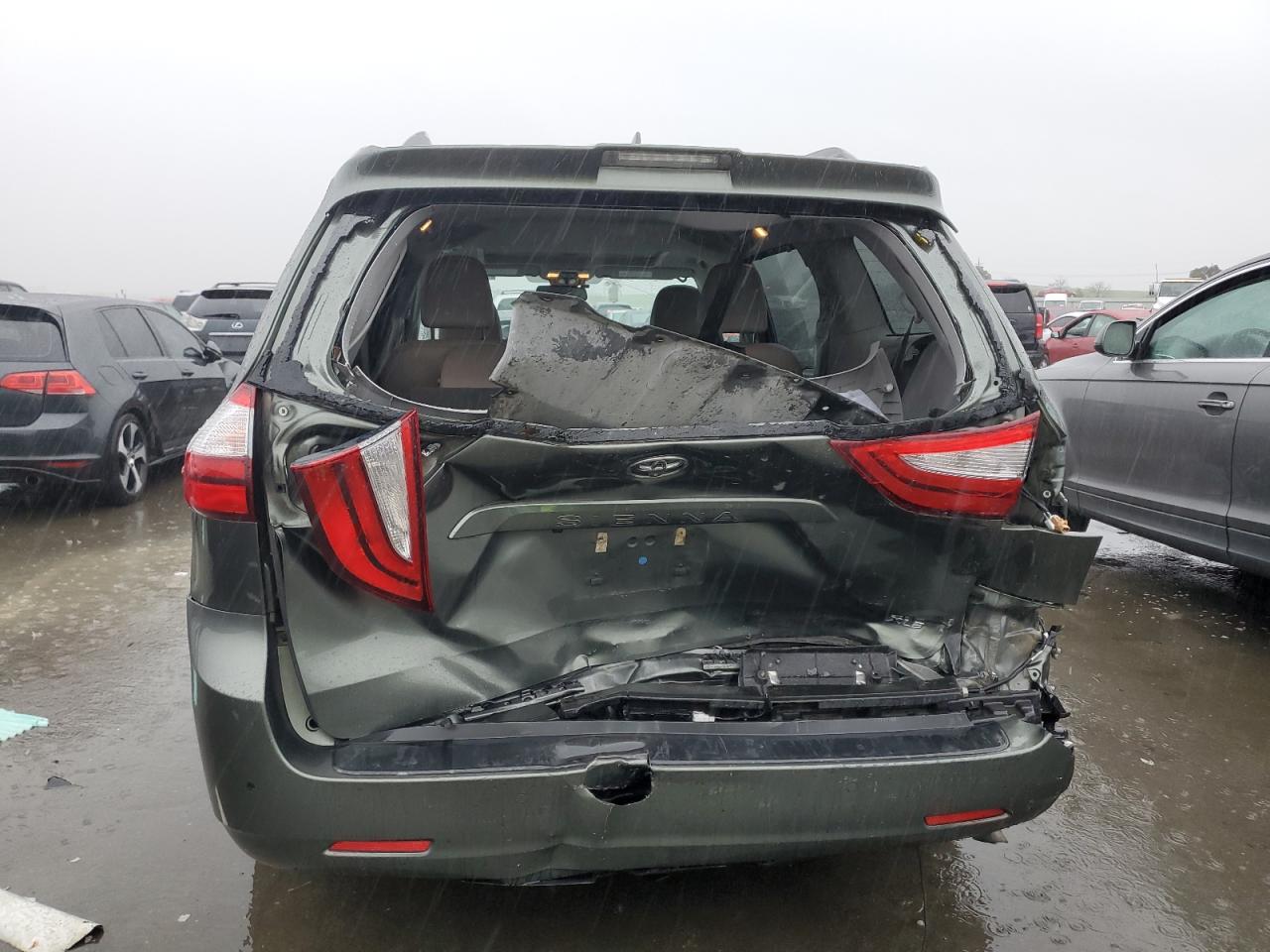 2019 Toyota Sienna - Image 6