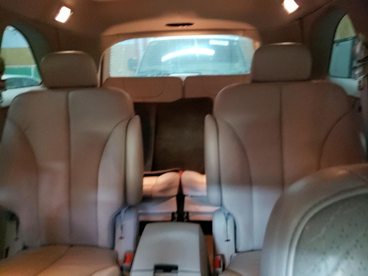 2005 Chrysler Pacifica - Image 10