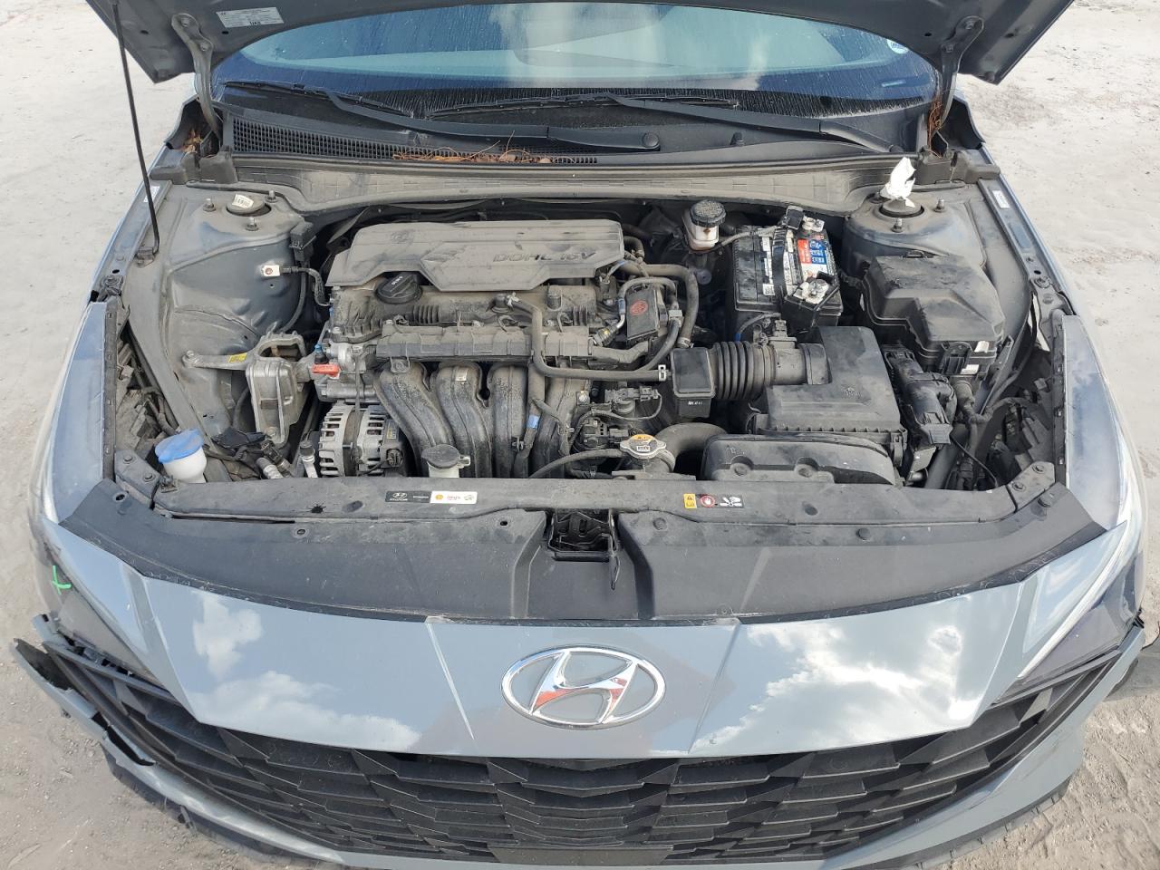 2022 Hyundai Elantra - Image 11