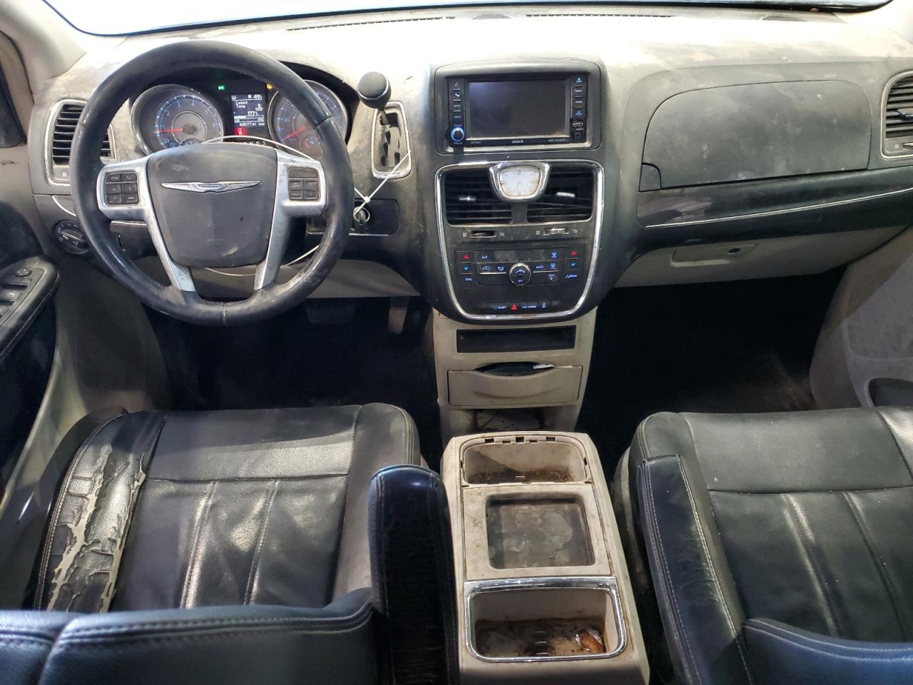 2013 Chrysler Town & Country - Image 8