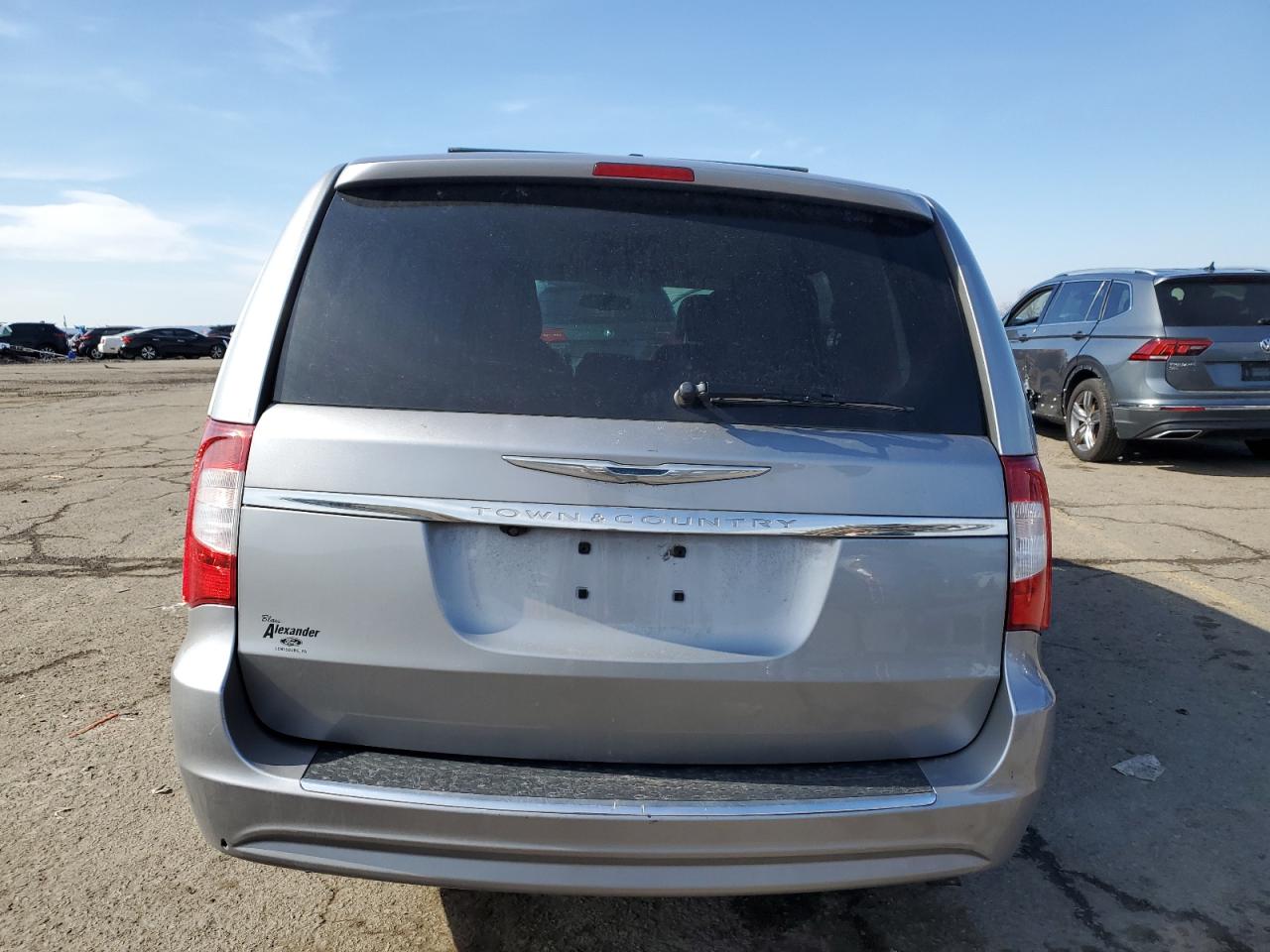 2015 Chrysler Town & Country - Image 6