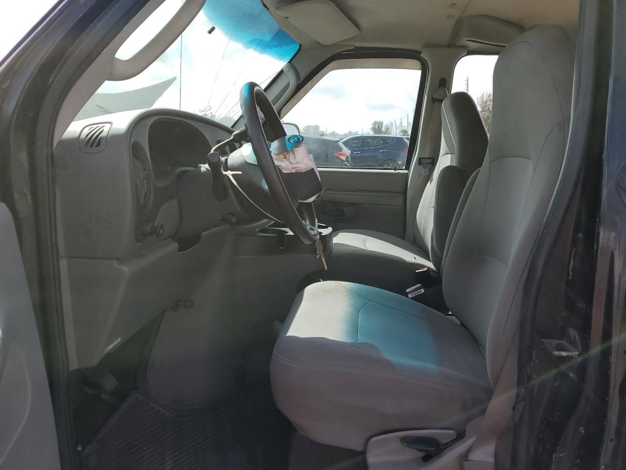 2006 Ford Econoline - Image 7