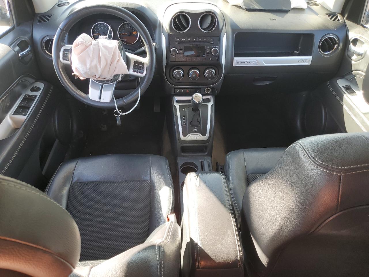 2016 Jeep Compass - Image 8