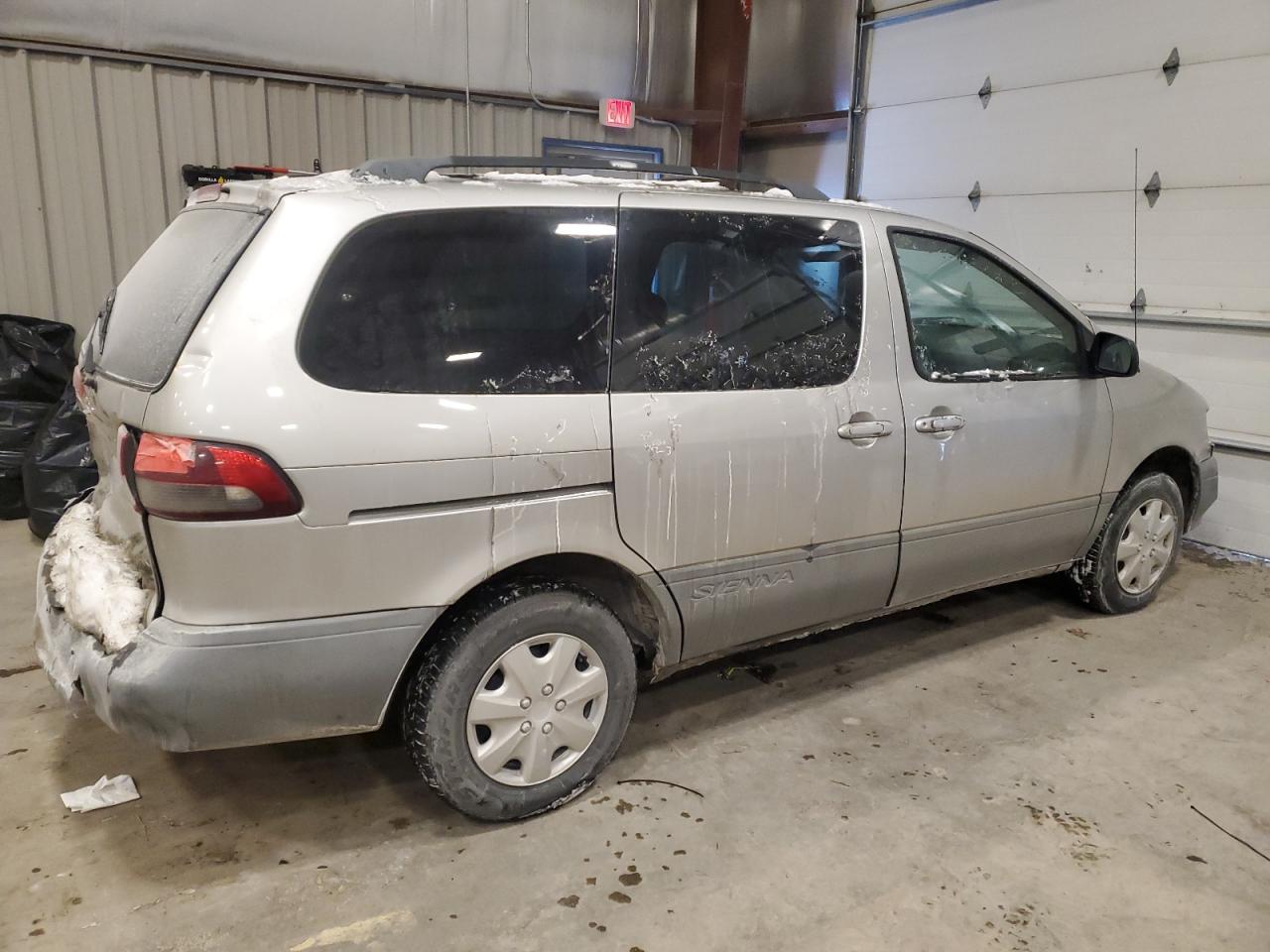 2002 Toyota Sienna - Image 3