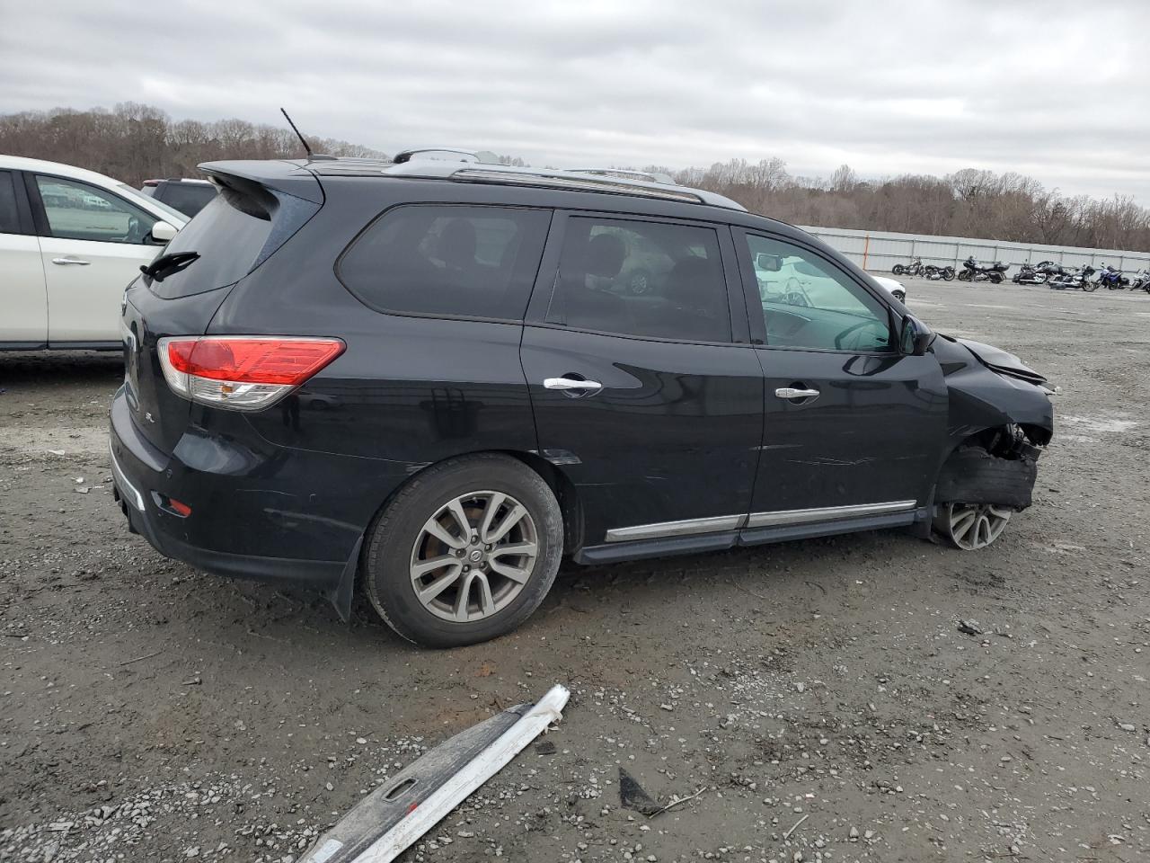 2015 Nissan Pathfinder - Image 3