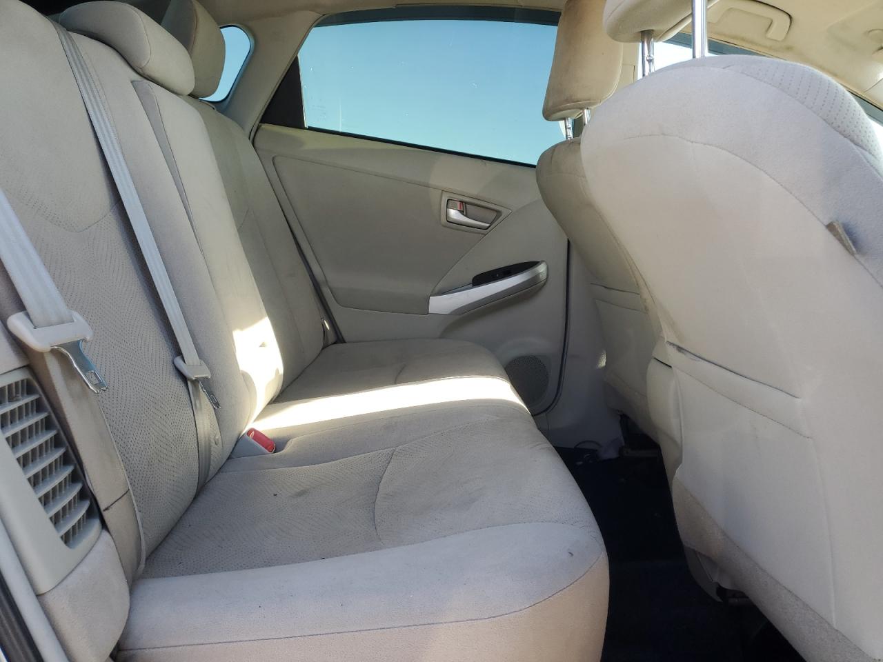 2015 Toyota Prius - Image 10